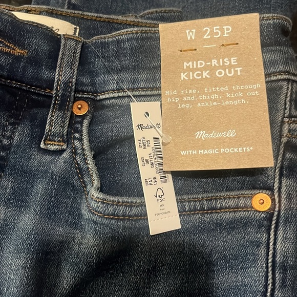 NWT Petite Kick Out Crop Jeans in Lenore Wash Petite 25 - Picture 4 of 4